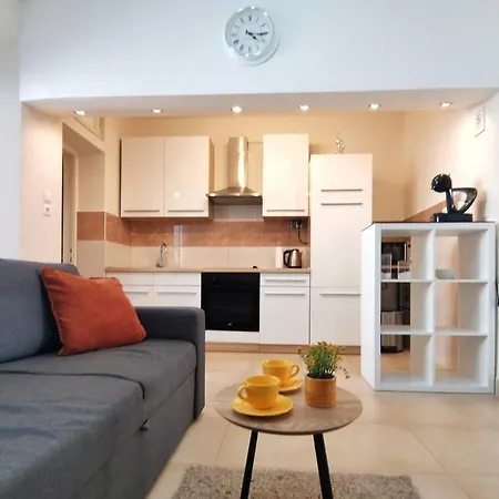 Honeycomb - Free Parking Apartment
